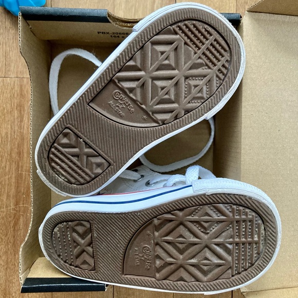 SOLD Baby converse size 5 - Picture 3 of 6